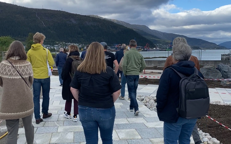 samarbeidsforum på befaring i den nye parken